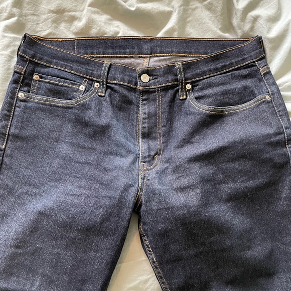 36x30 Levi’s dark blue jeans. - Picture 3 of 4